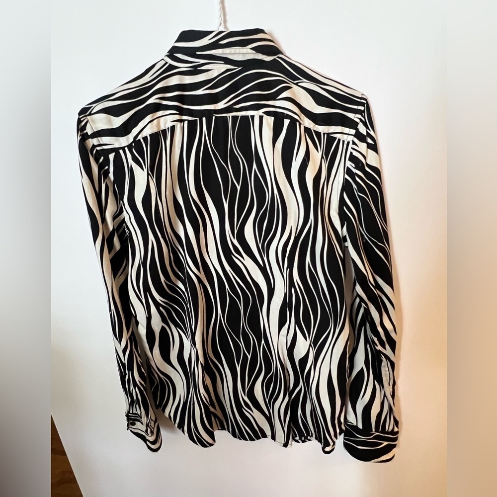 Chaps Black & White Wave-Print Button-Front Blouse - Picture 3 of 5